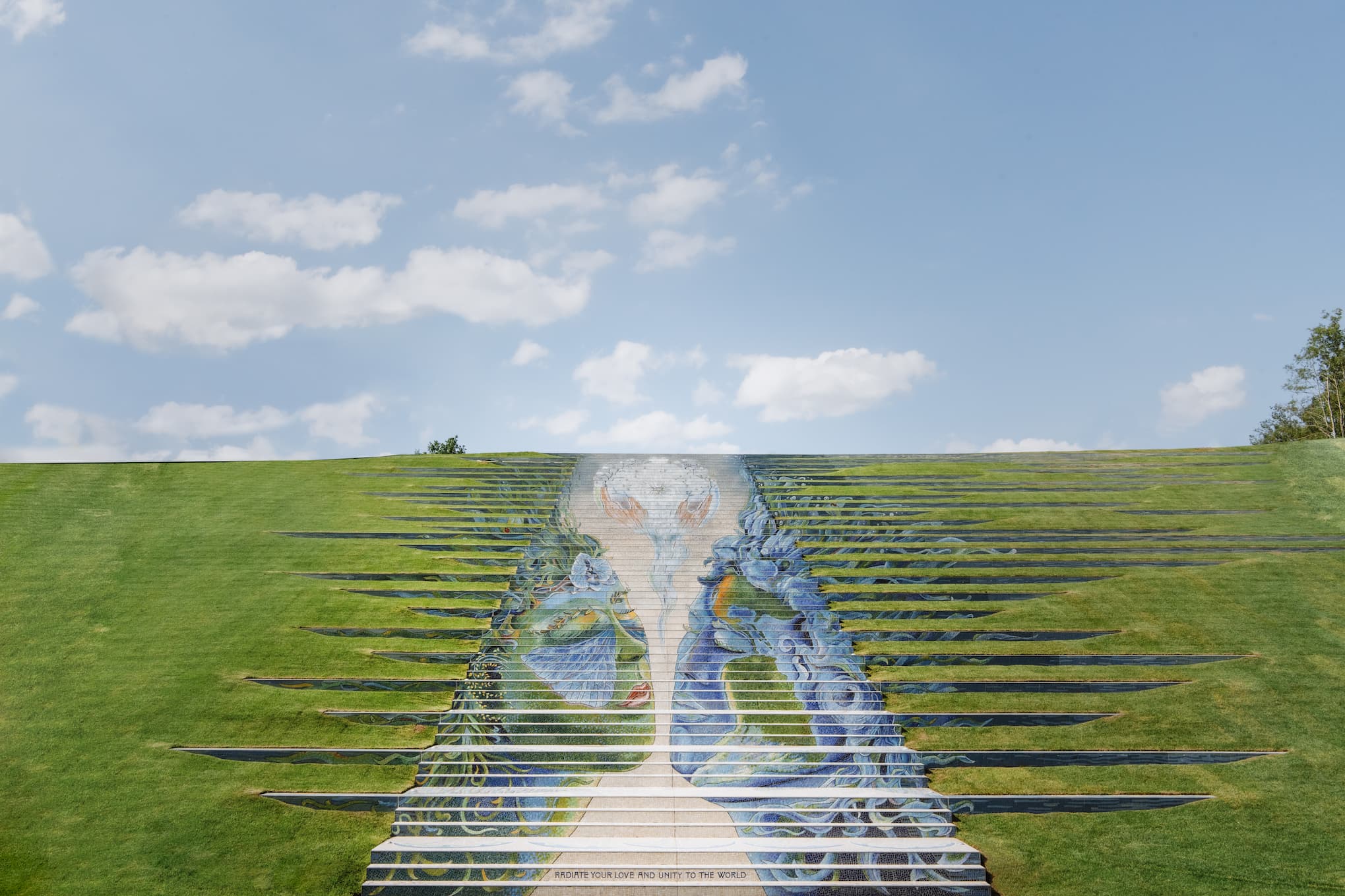 Tomorrowland apresenta nova instalação artística "The Stairway To Unity"
