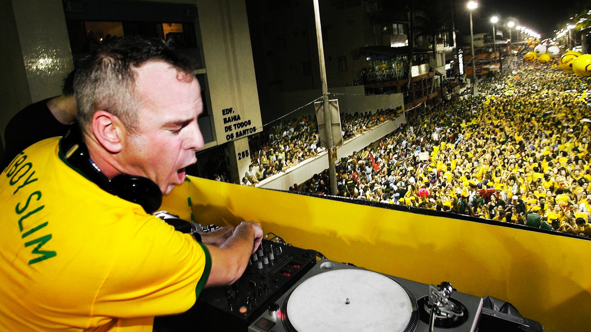Conheça Fatboy Slim e sua relação com o Brasil