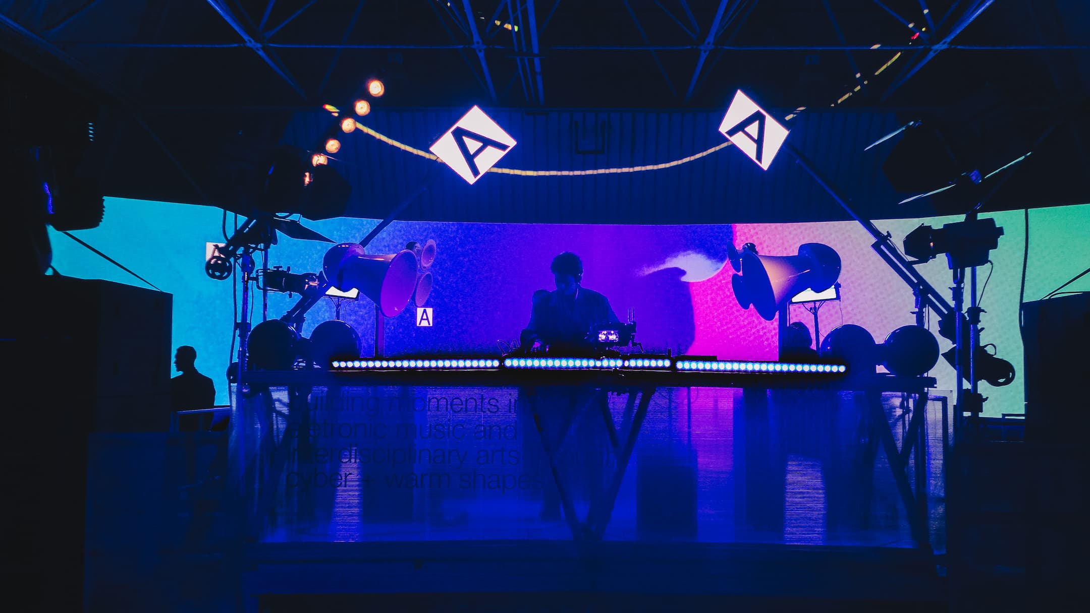 Com arte, moda e música eletrônica ATELIE anuncia segunda edição