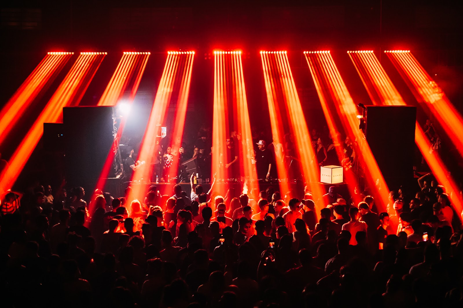 4 motivos para curtir o aniversário do CAOS com Krystal Klear nesta sexta-feira