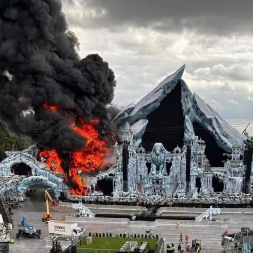 Palco principal do Tomorrowland Bélgica 2025 é completamente destruído por incêndio