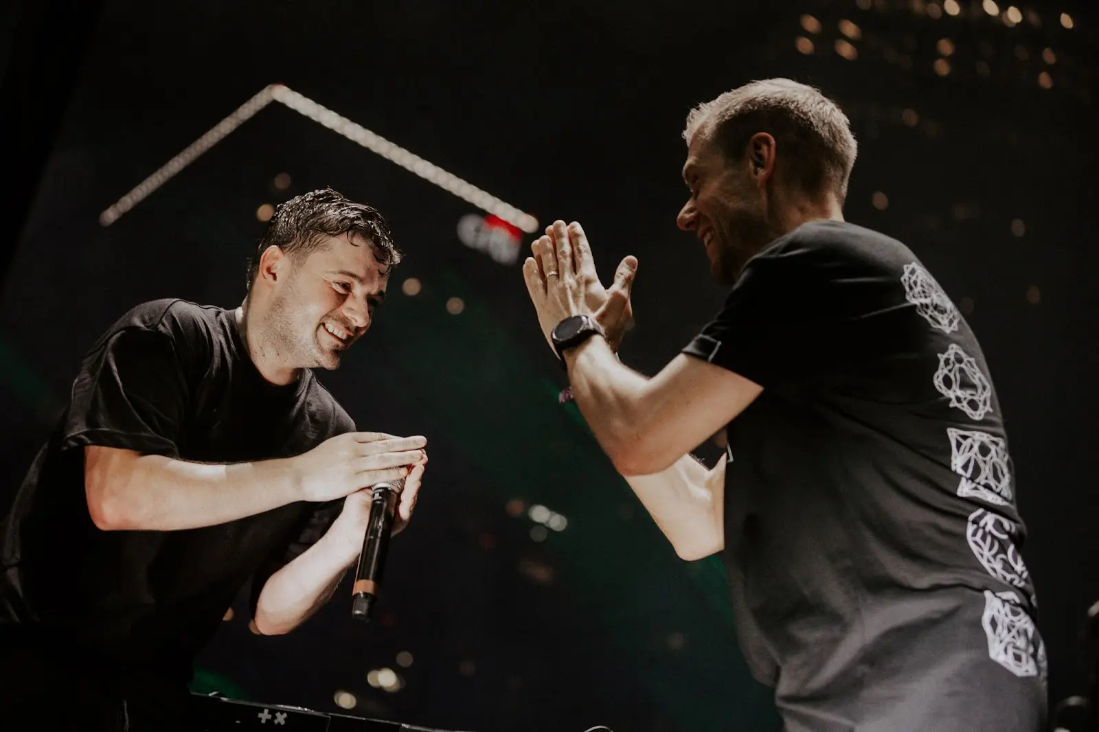 Martin Garrix e Armin van Buuren lançam “Sleepless Nights”