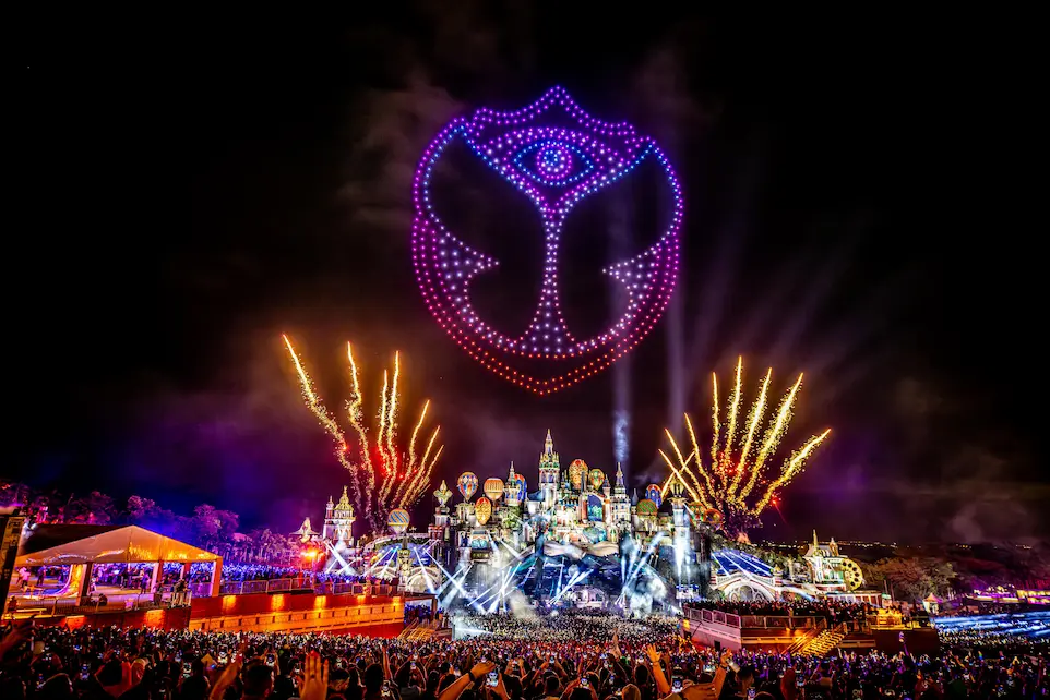 Alok anuncia recorde de drones sobrevoando o palco principal do Tomorrowland Brasil