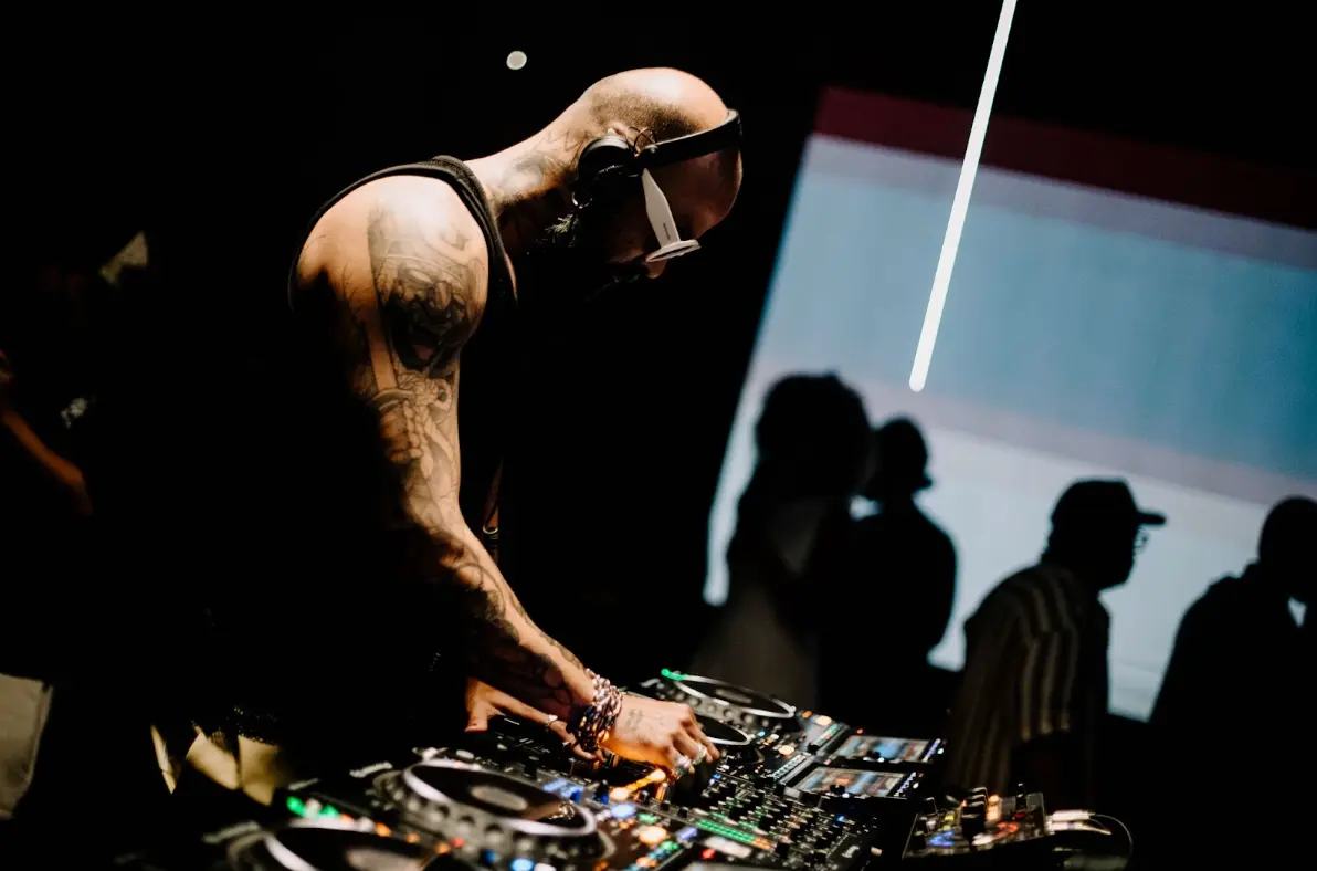 Com showcase especial no LOTE, em SP, Not Therapy de Jonetta apresenta seu 1º VA, “Quarta Dimensão”