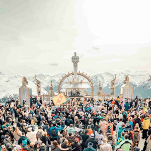 Está rolando! Veja como está sendo o Tomorrowland Winter 2026 nas montanhas da França