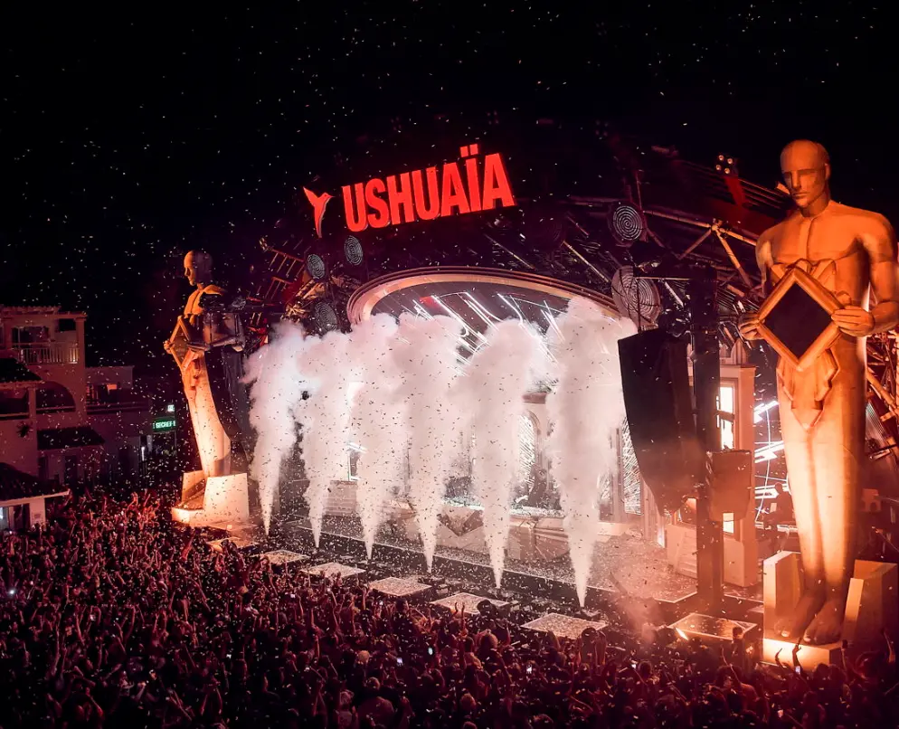 Dimitri Vegas & Like Mike comandam Ushuaïa Ibiza com tema Planaxis do Tomorrowland.
