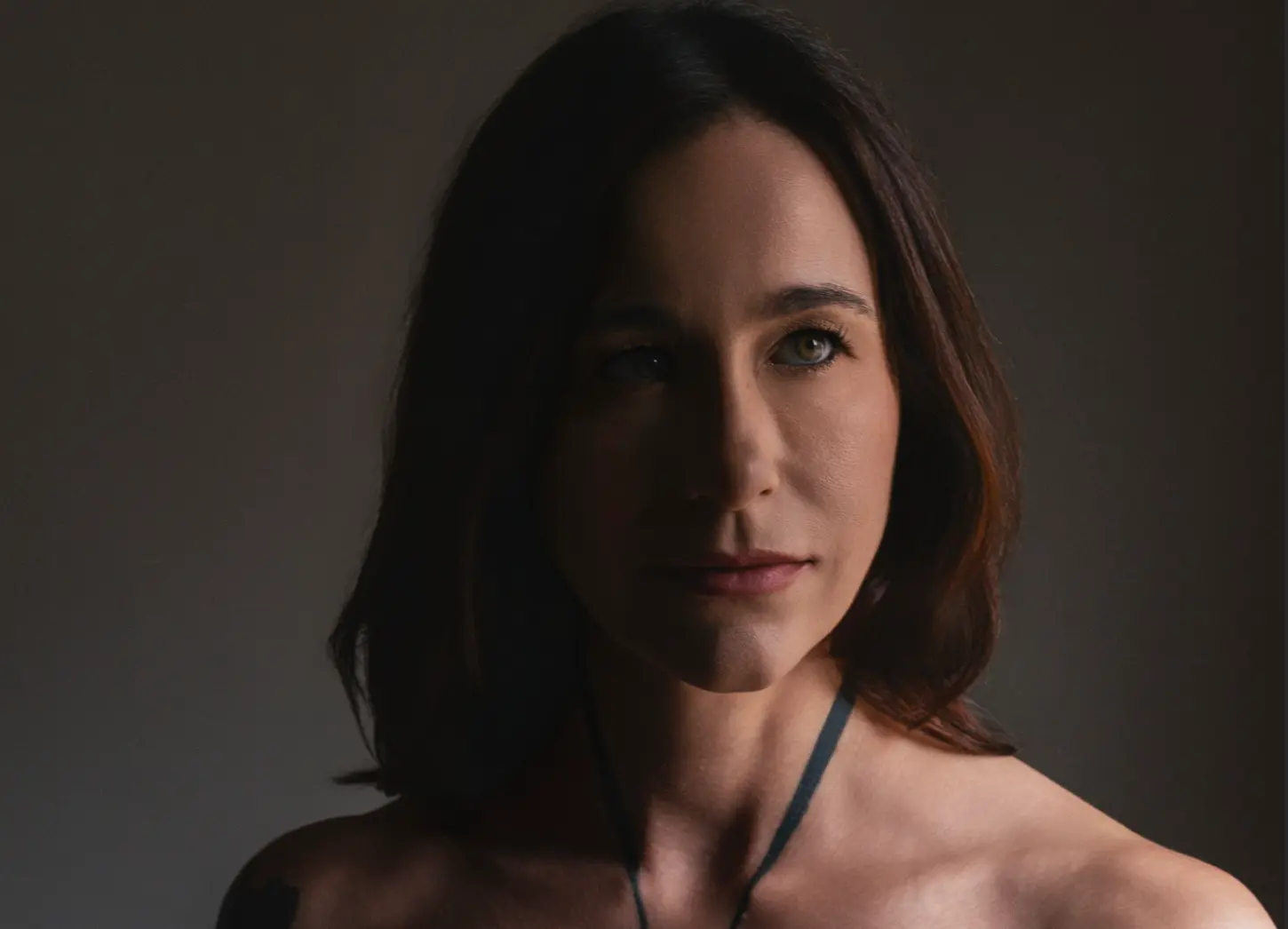 AMELARI, novo projeto de Camila Giamelaro, estreia com proposta que transforma recomeço em potência criativa