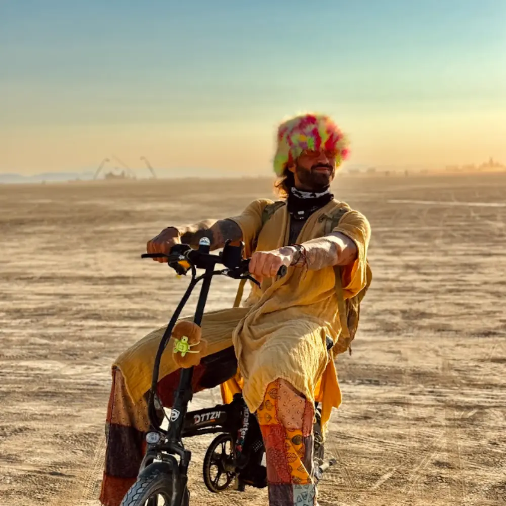 De volta ao Burning Man, Greggio comanda dois art cars celebrados, após três hits pela Diynamic