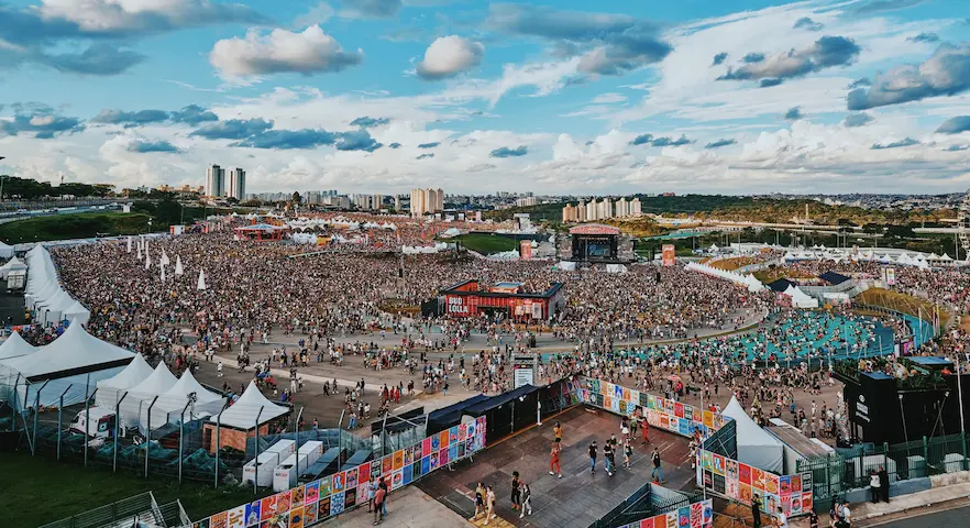 Lollapalooza Brasil 2027 revela atrações por dia e abre vendas do Lolla Day