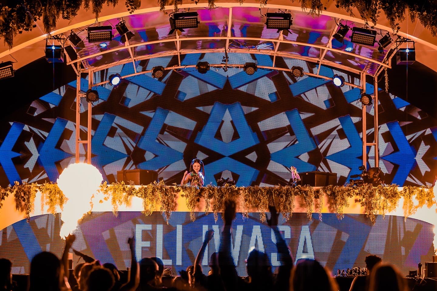 Eli Iwasa anuncia novo show audiovisual para o Lollapalooza!