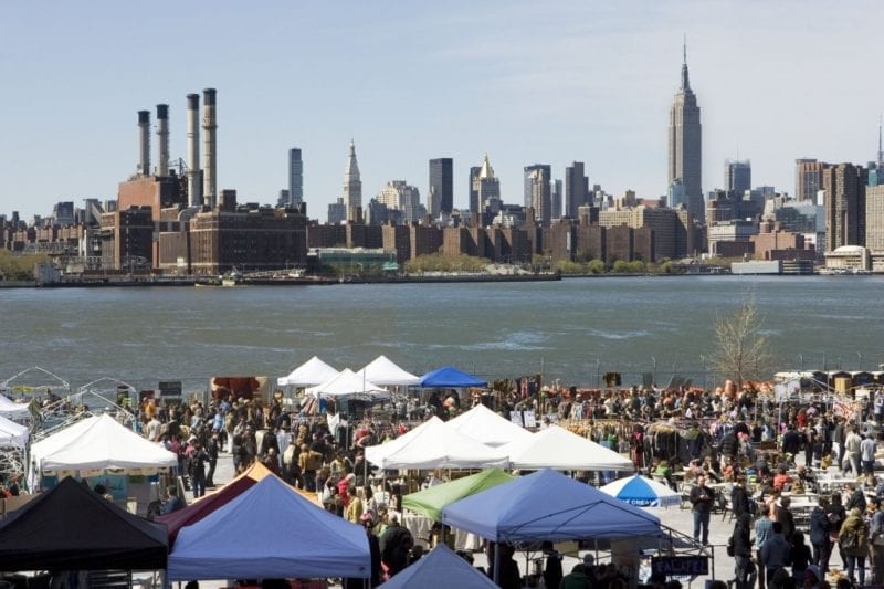 ><br>SMORGASBURG - East River State Park 90 Kent Ave Brooklyn, NY 11211   </p><p>Pra fechar a região, vale a pena passar pela fábrica e cervejaria Brooklyn Brewery. Um lugar bem interessante pra quem curte beber e conhecer a produção de cervejas.   <img width=