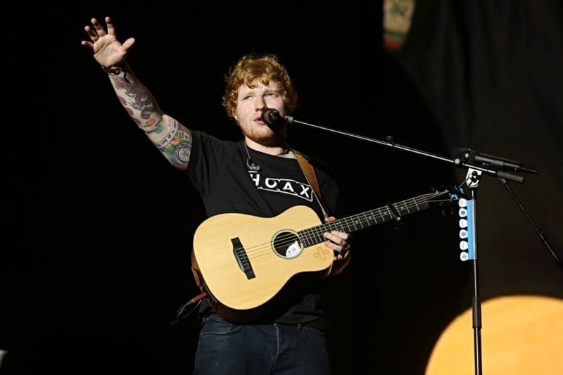 Ed Sheeran lota estádio em São Paulo e impressiona público