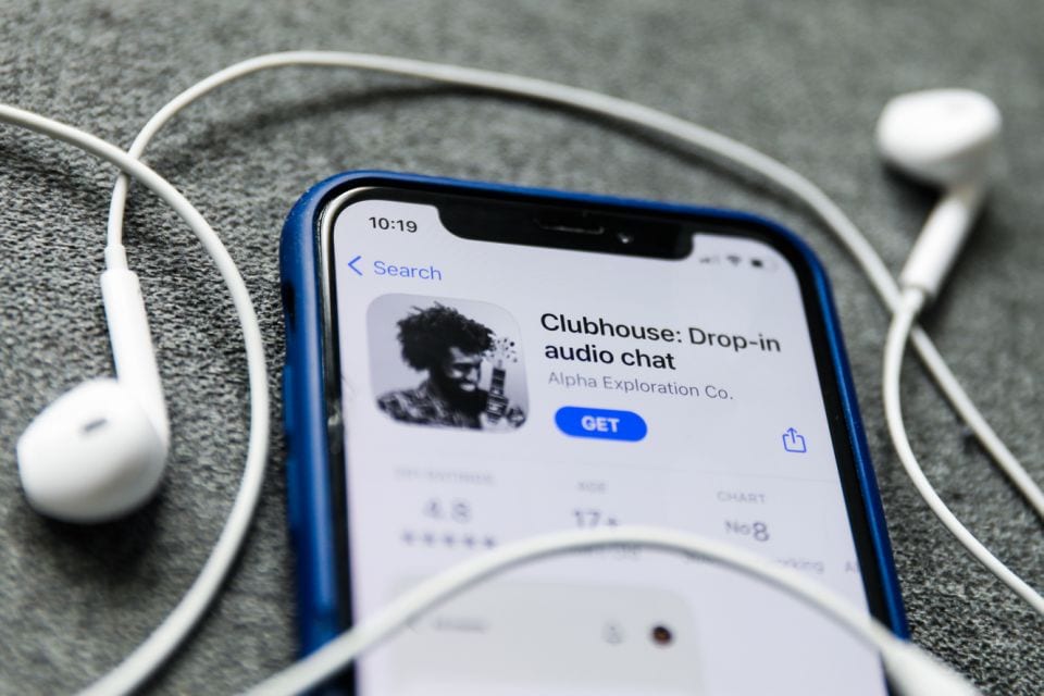 O que é o Clubhouse e como o app pode influenciar a cena da música eletrônica