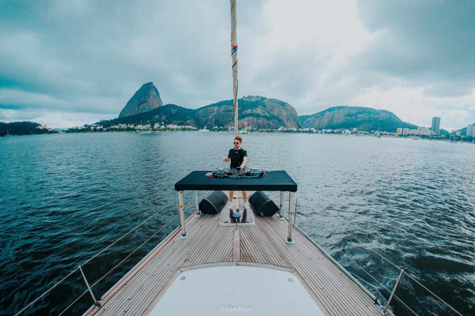Reezer grava set em veleiro na Baía de Guanabara no “Chasing Views” #5