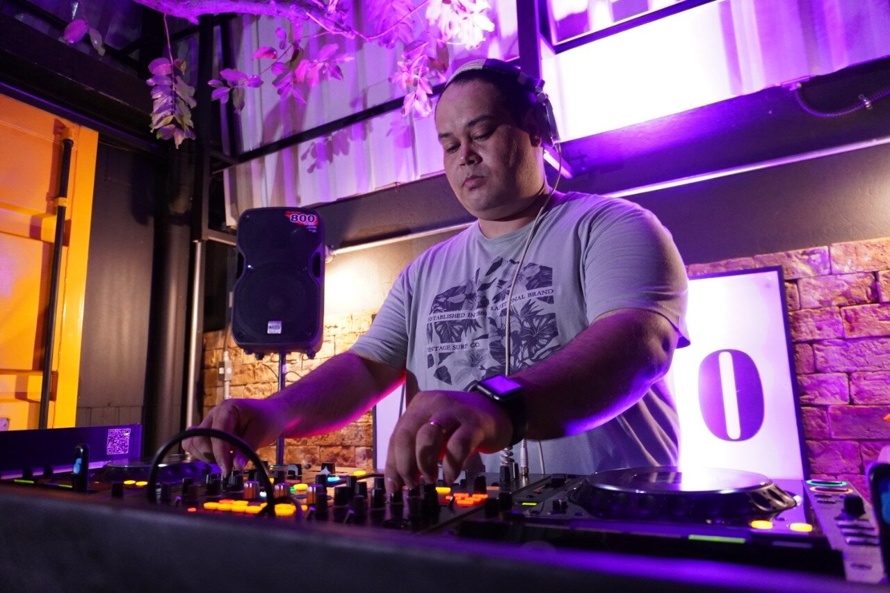 DJ há mais de 20 anos, Rafael Bossi lança seu primeiro single "Over Time"