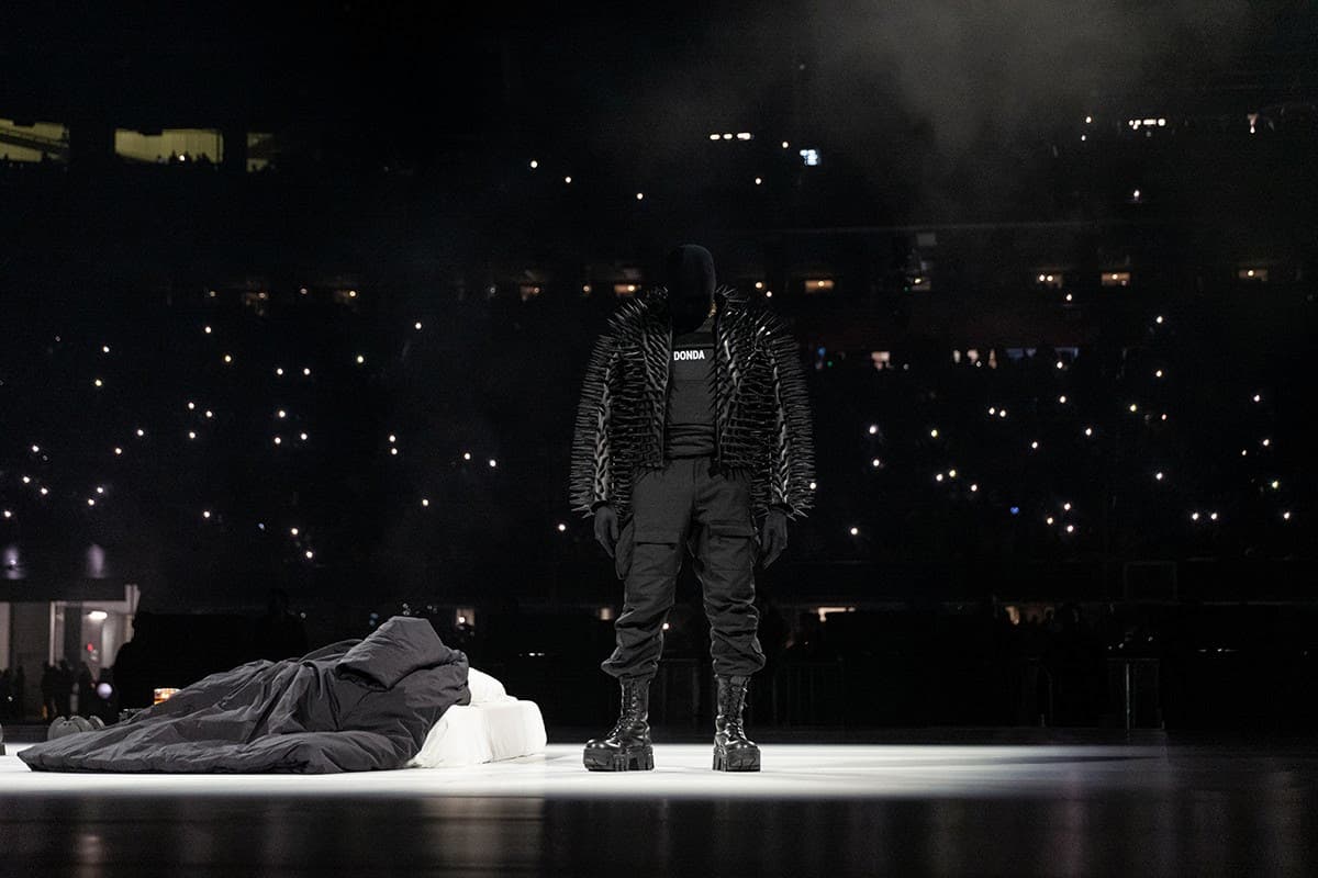 Kanye West faz ação de divulgação do álbum "DONDA" em SP e RJ